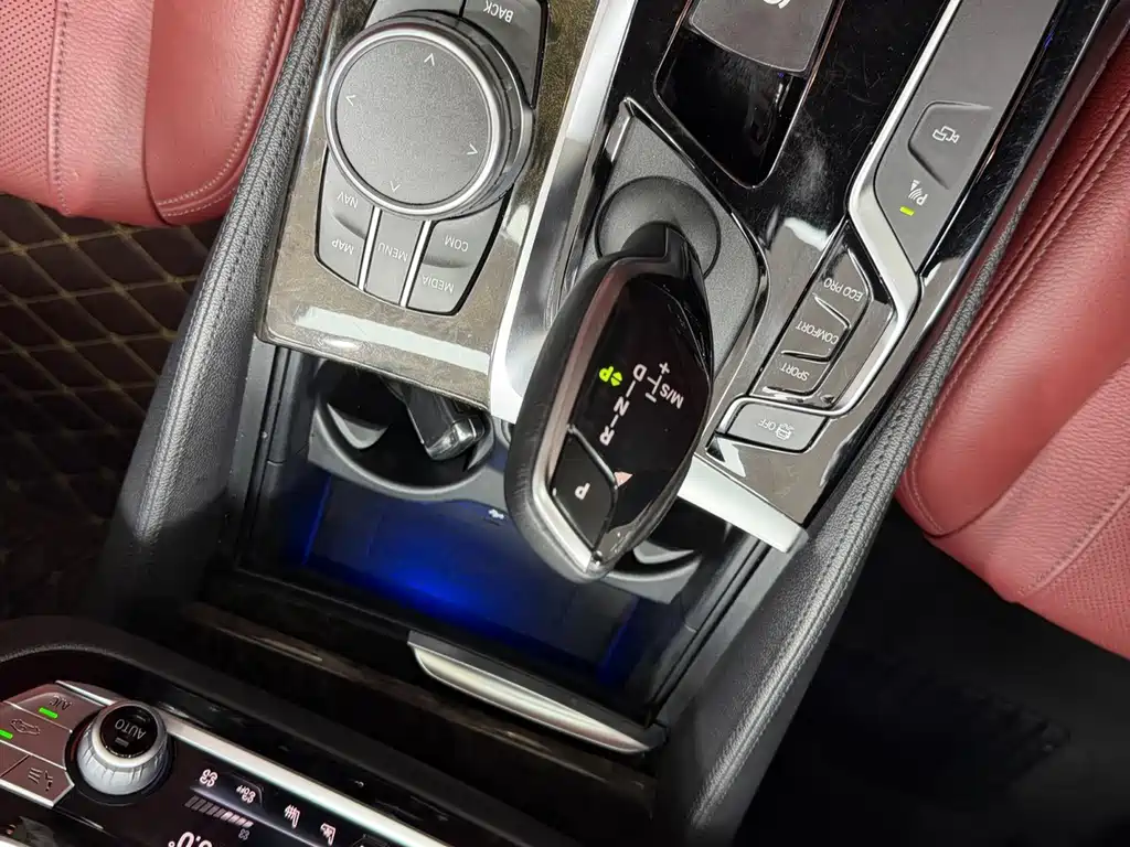 BMW 5 Series — миниатюра 14