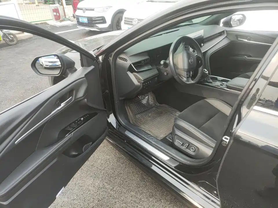 Toyota Camry — миниатюра 7