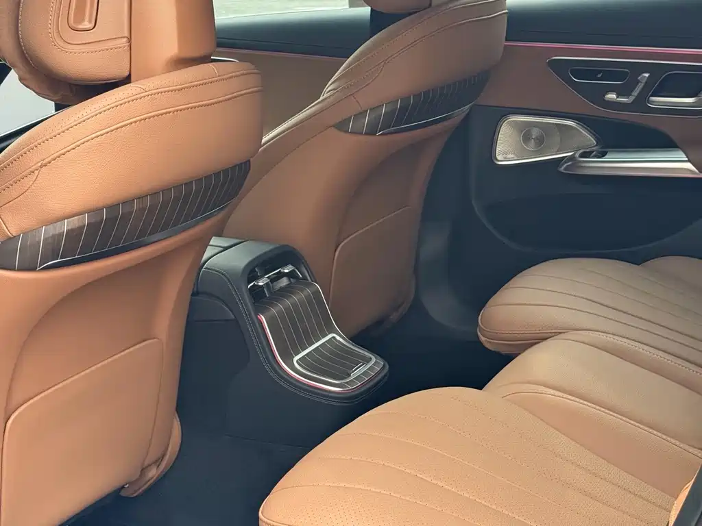 Mercedes-Benz E-Class — миниатюра 10