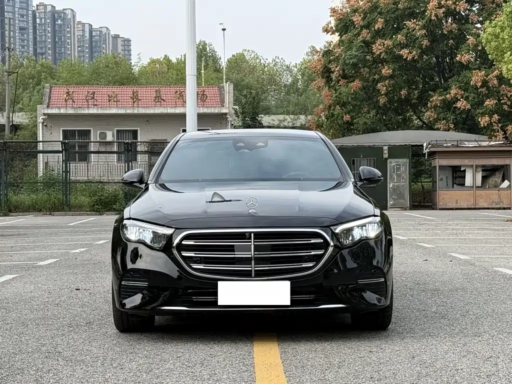 Mercedes-Benz E-Class — миниатюра 2