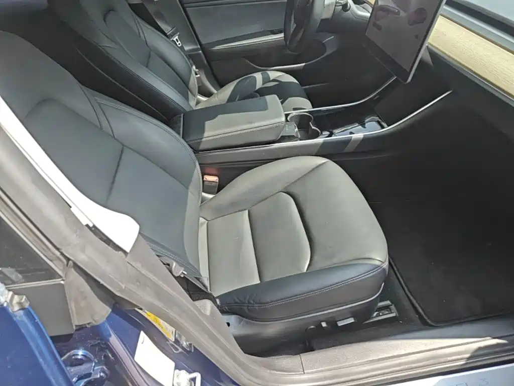 Tesla Model 3 — миниатюра 25