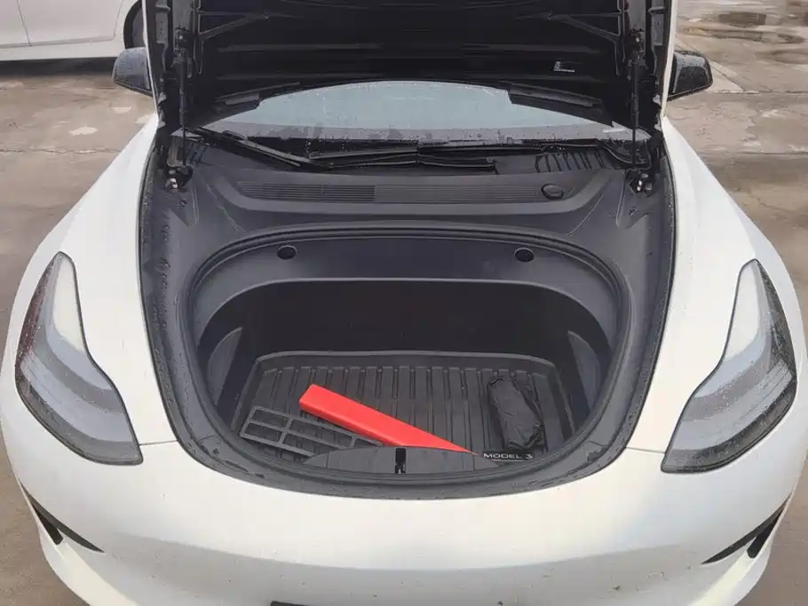 Tesla Model 3 — миниатюра 10