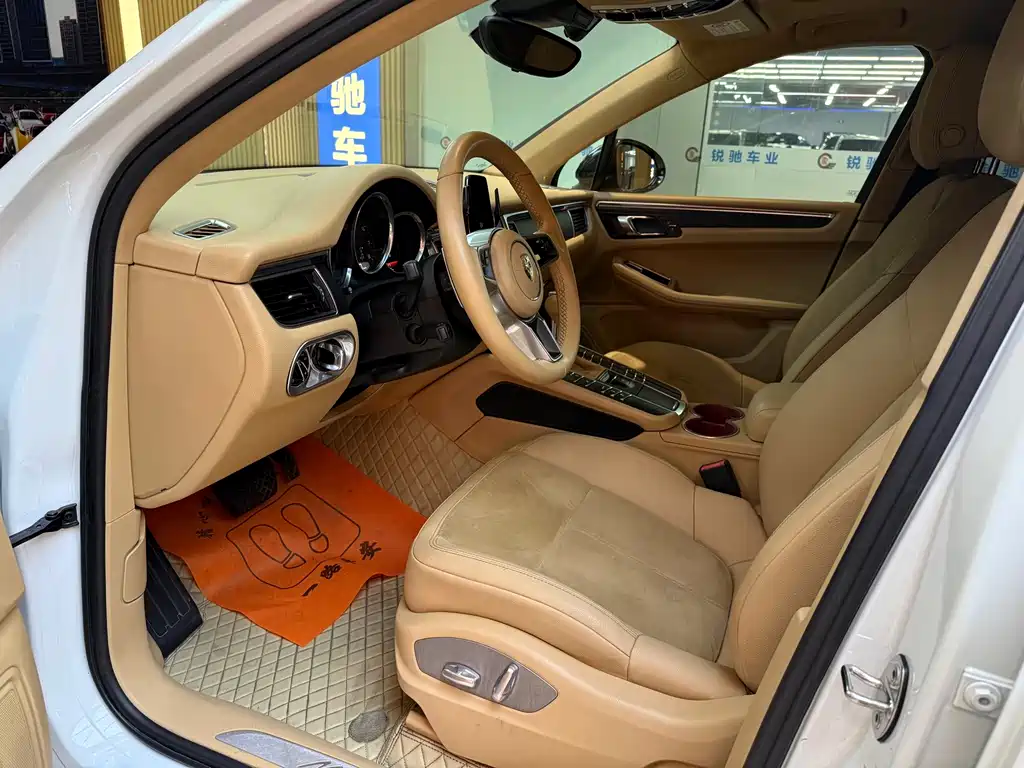 Porsche Macan — миниатюра 7