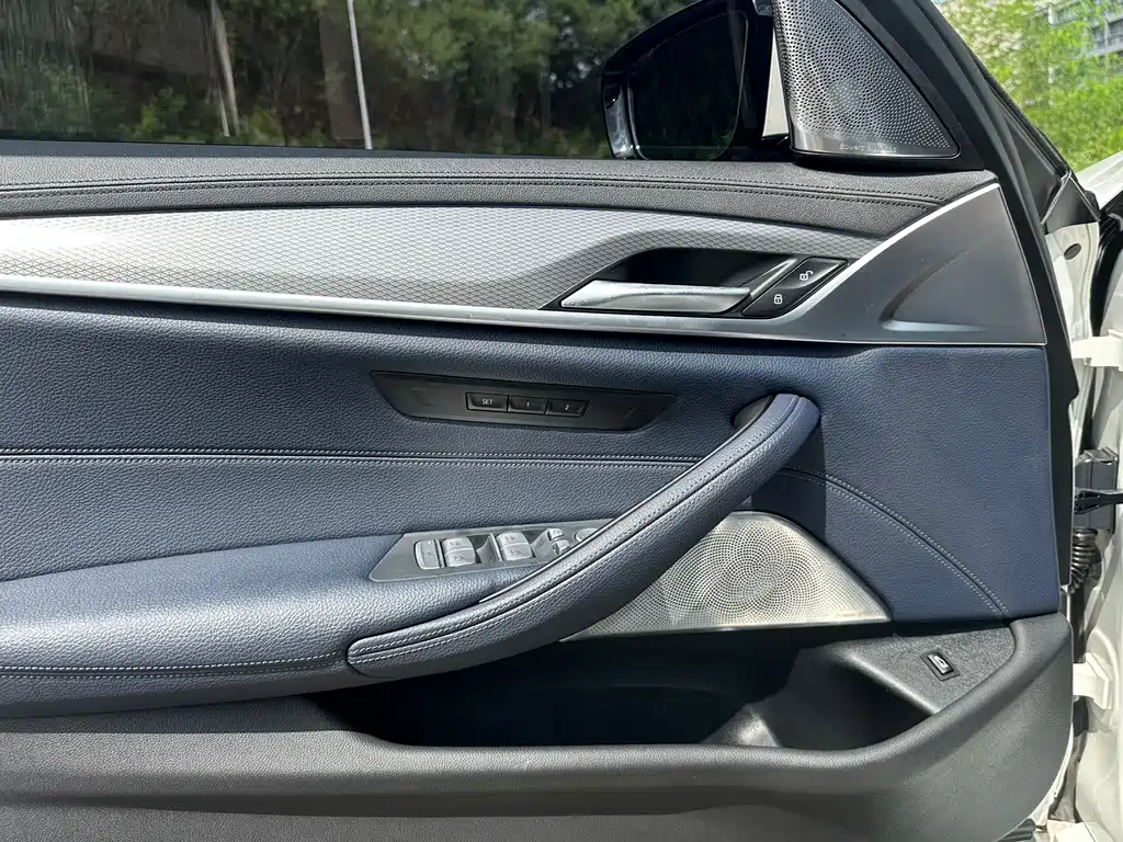 BMW 5 Series (Import) — миниатюра 7