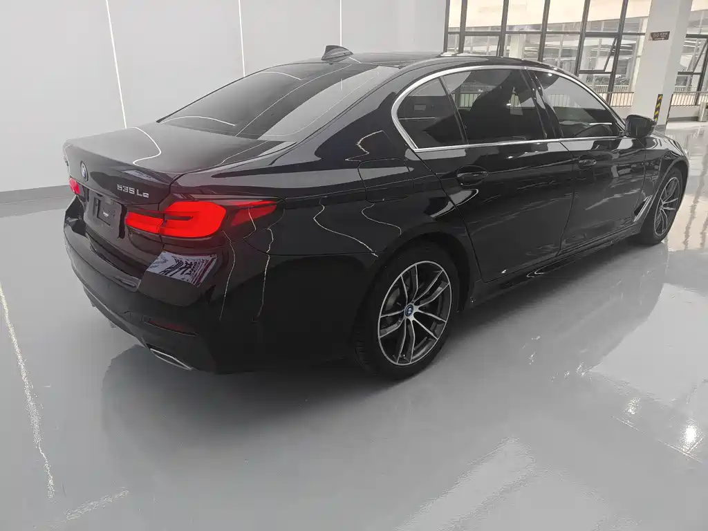 BMW 5 Series New Energy — миниатюра 6