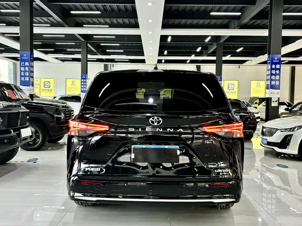 TOYOTA SIENNA