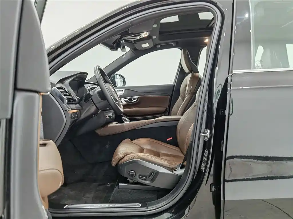 Volvo XC90 2022 B6 Luxury 7 мест