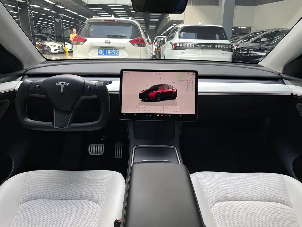 TESLA MODEL Y