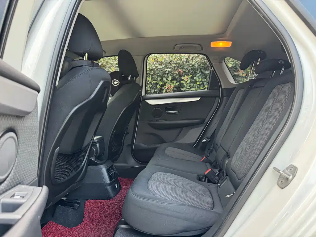 BMW 2 Series Active Tourer — миниатюра 6