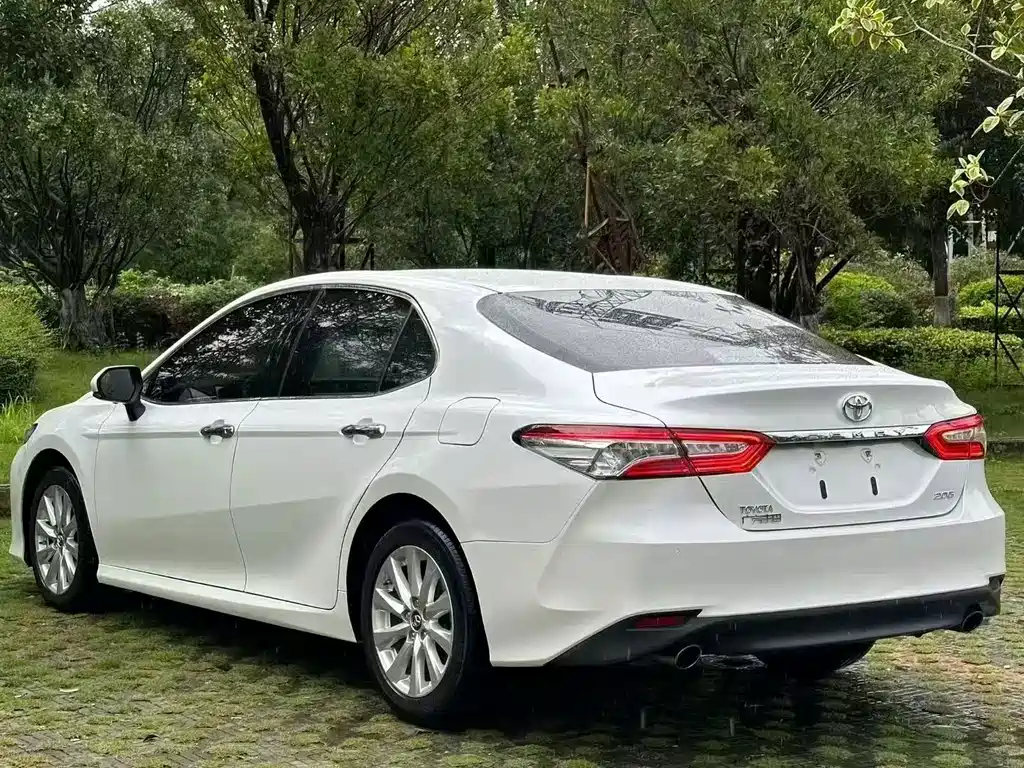 Toyota Camry — миниатюра 3