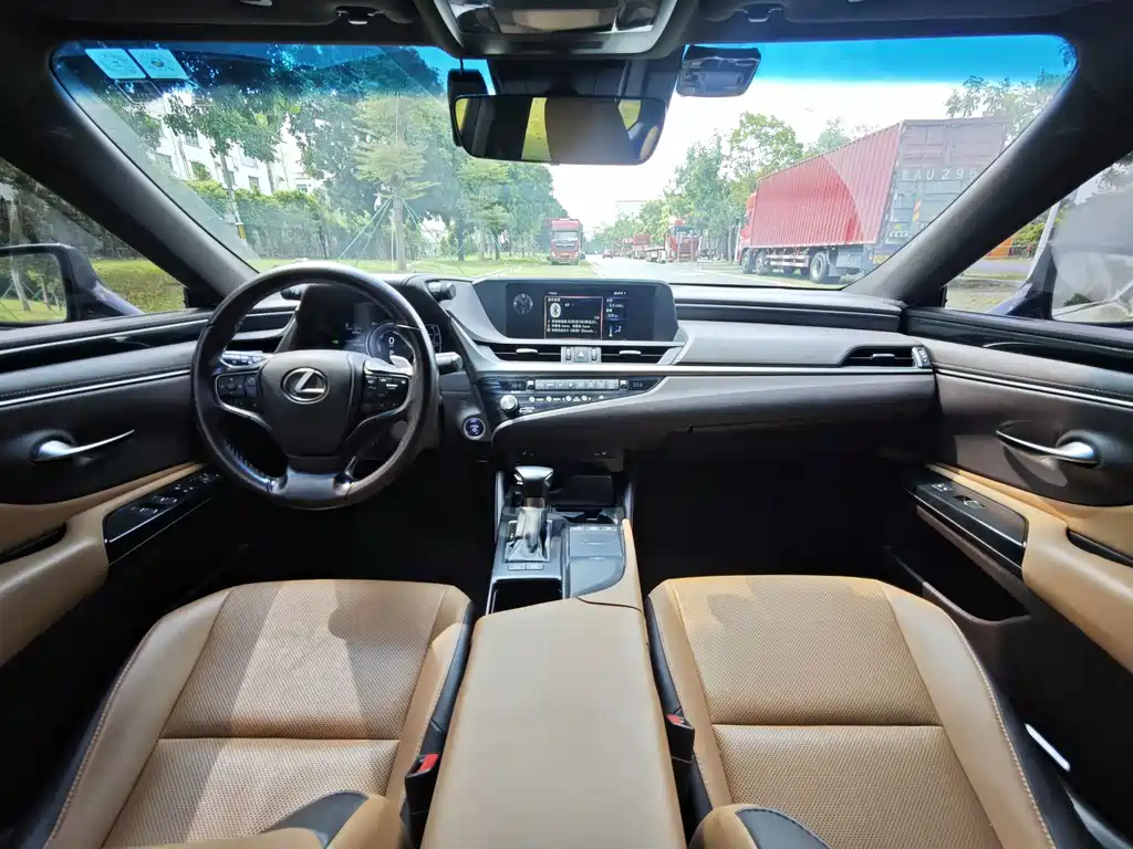 Lexus ES — миниатюра 16