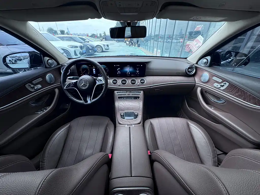 Mercedes-Benz E-Class — миниатюра 18