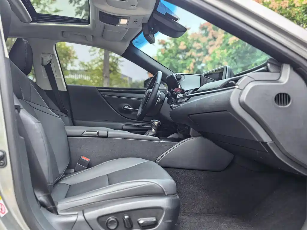 Lexus ES — миниатюра 13