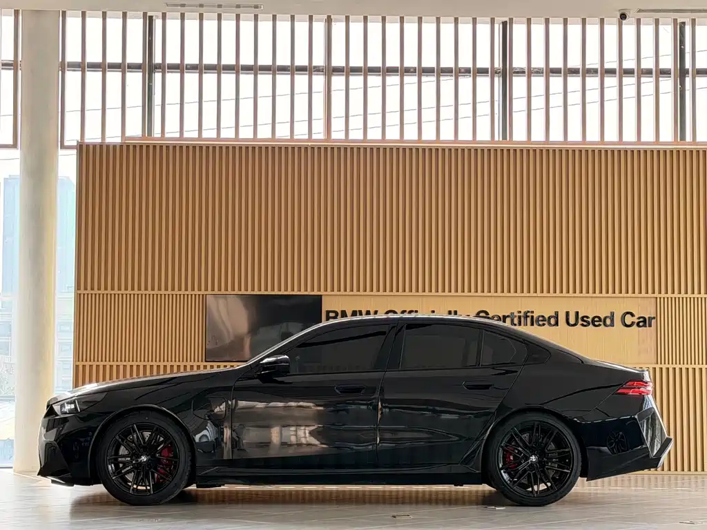 BMW M5 2025 M5