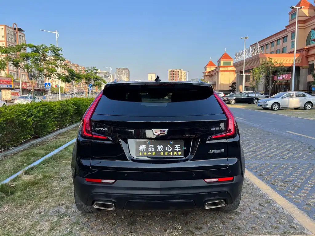 CADILLAC XT4