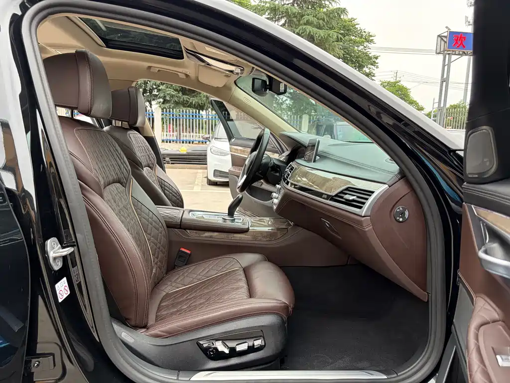 BMW 7 Series 7 2021 740Li Lead Luxury