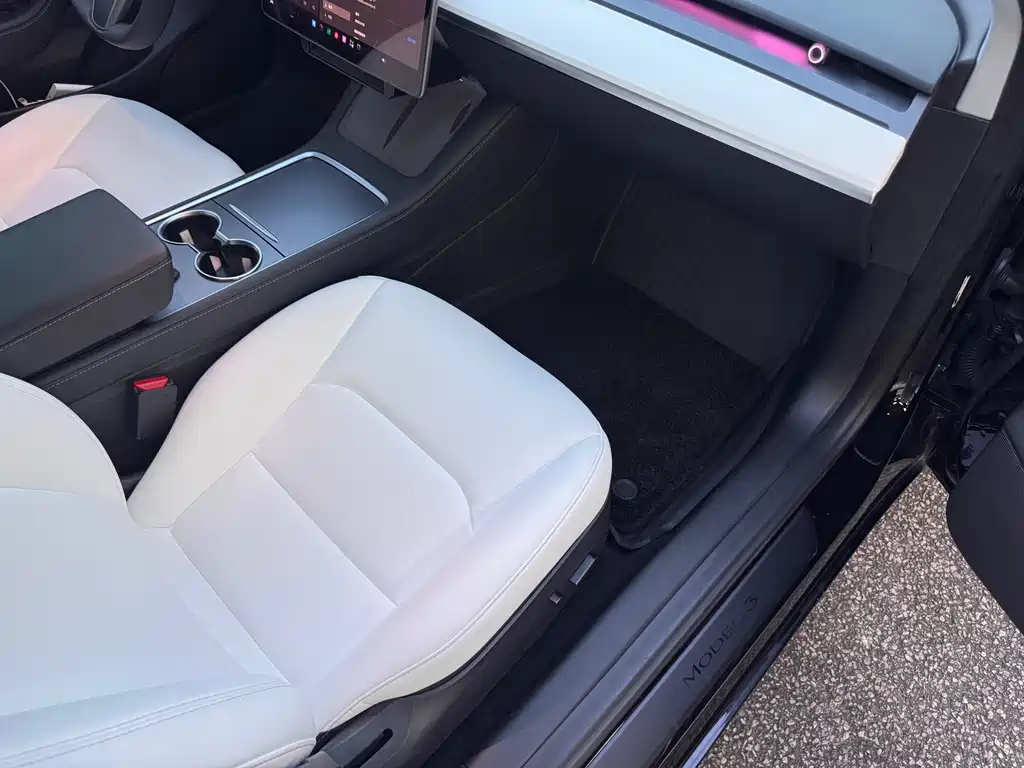 Tesla Model 3 — миниатюра 18