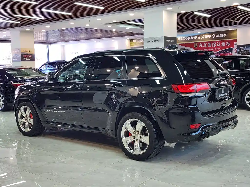 Jeep Grand Cherokee SRT — миниатюра 5