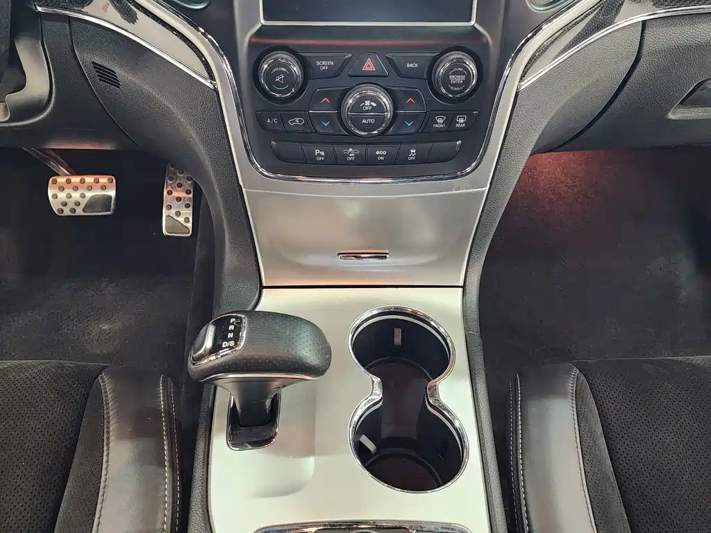 Jeep Grand Cherokee SRT — миниатюра 16