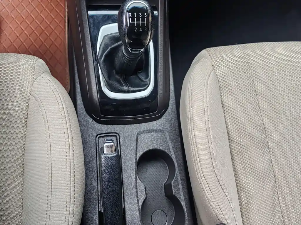 Baojun 310W — миниатюра 15