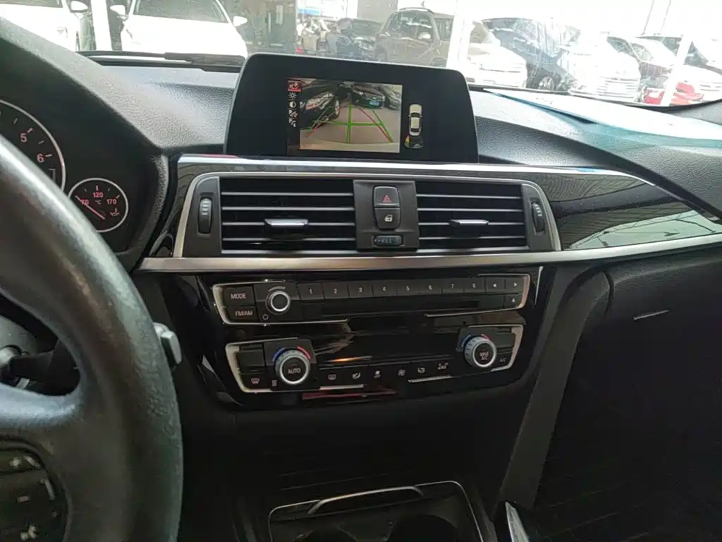 BMW 3 Series — миниатюра 13