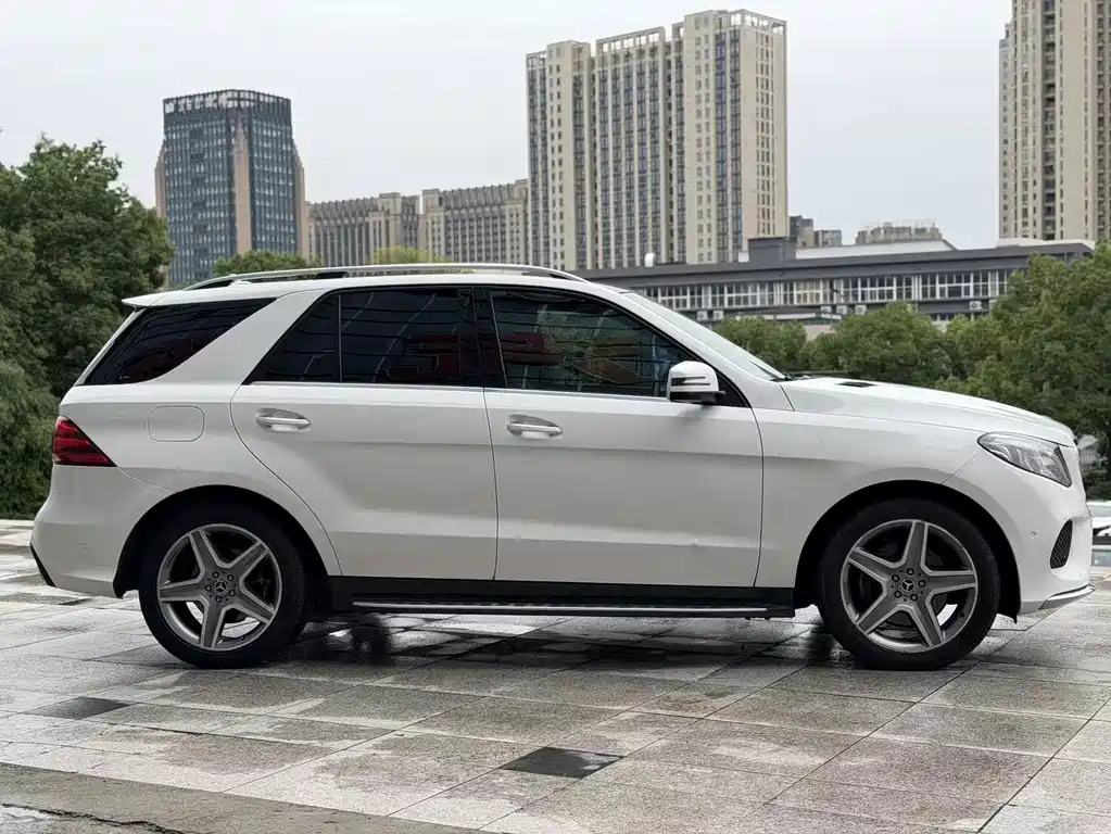 Mercedes-Benz GLE (Import) — миниатюра 13