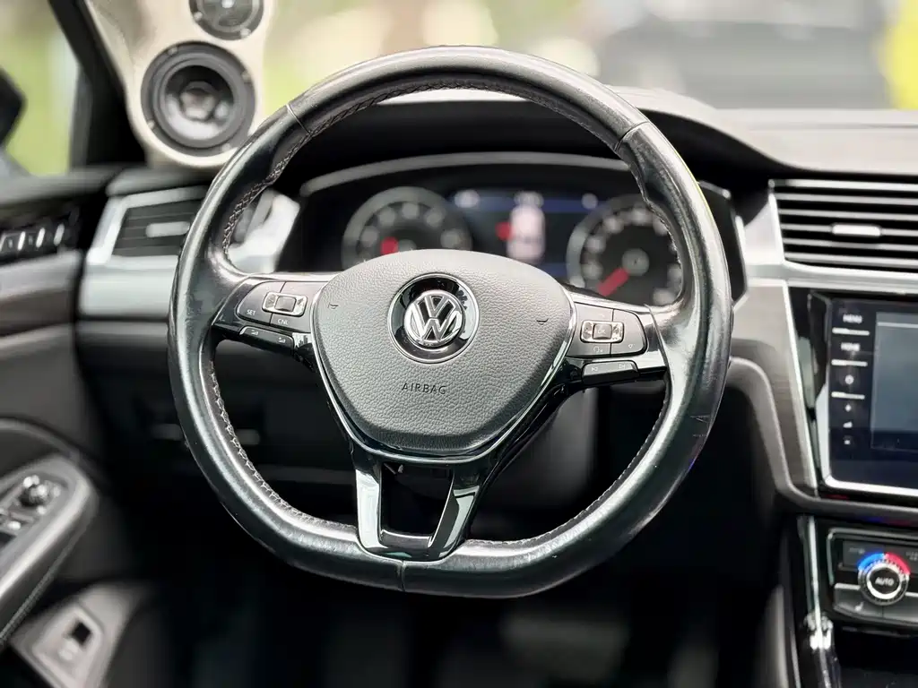 Volkswagen Phideon — миниатюра 8