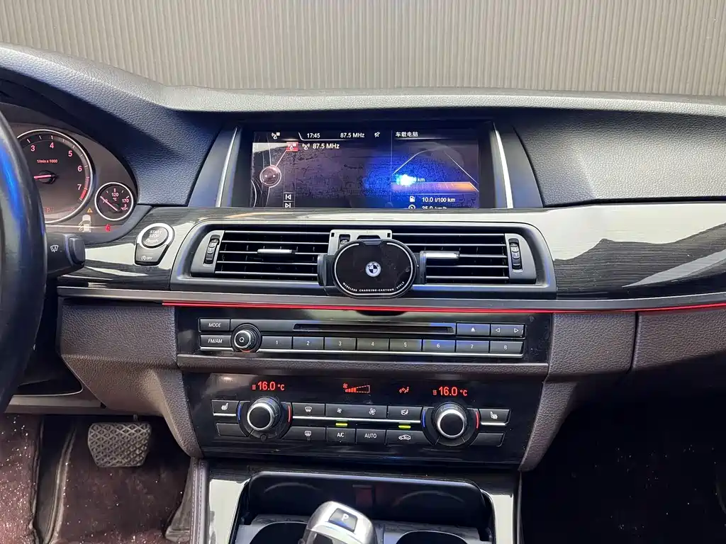 BMW 5 Series — миниатюра 8