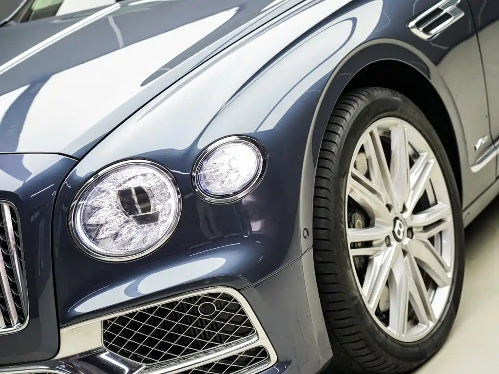 Bentley Flying Spur — миниатюра 3