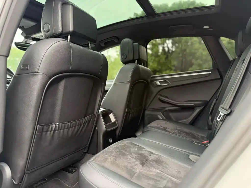 Porsche Macan — миниатюра 6