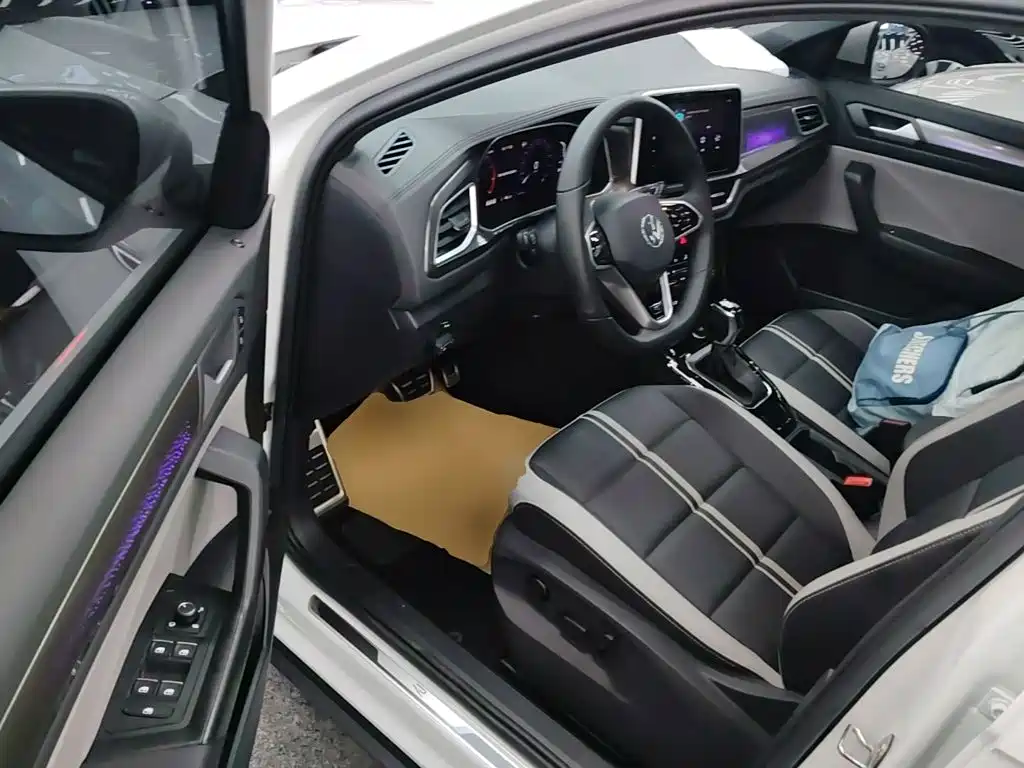 Volkswagen T-Roc — миниатюра 16