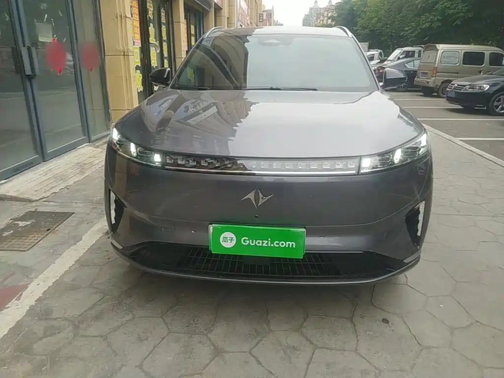 Dongfeng eπ008 2025 636Ultra Electric 6 мест