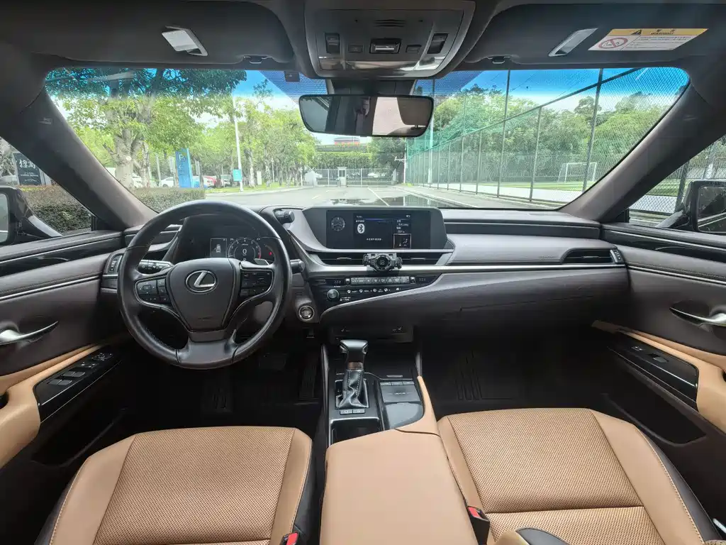 Lexus ES — миниатюра 11