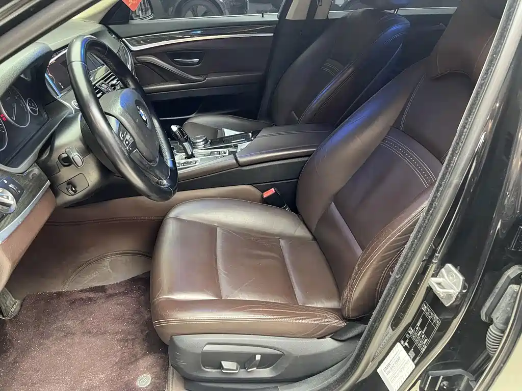 BMW 5 Series — миниатюра 11