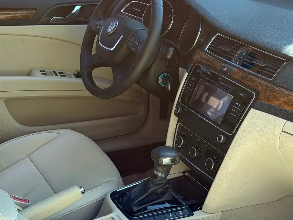 Skoda Superb — миниатюра 20