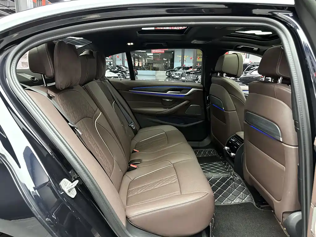 BMW 5 Series — миниатюра 5