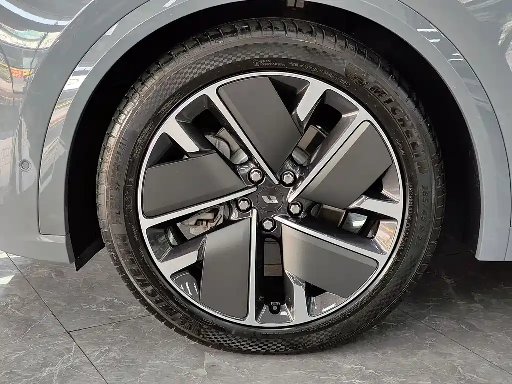 Li Auto Li L8 — миниатюра 15