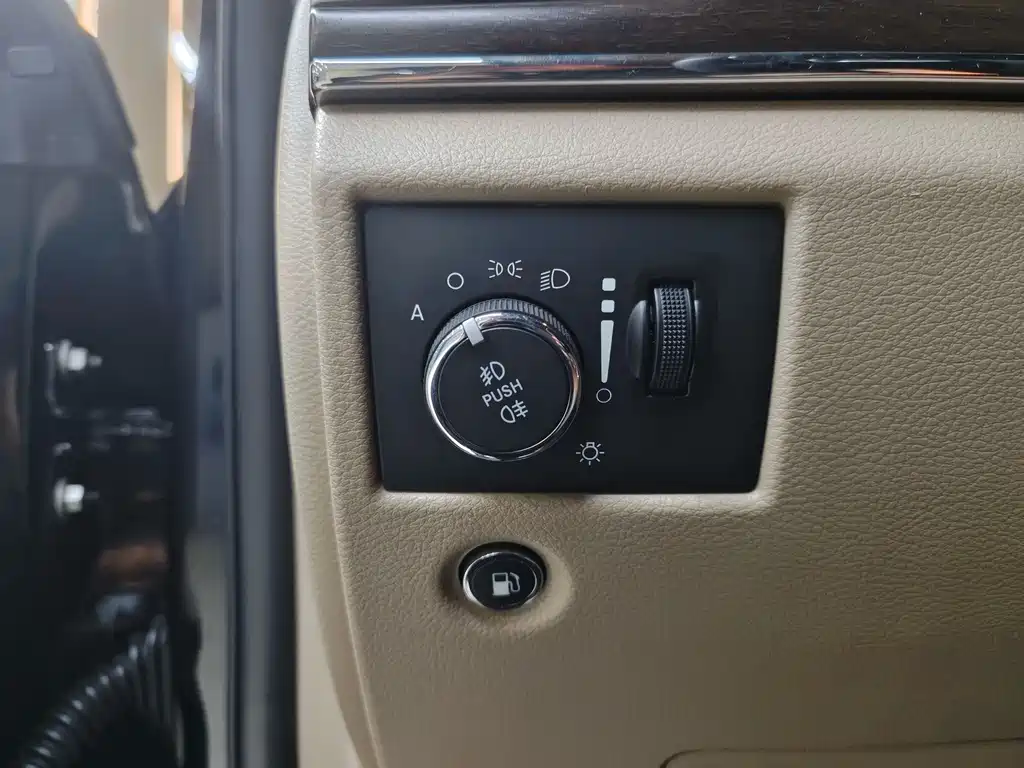 Jeep Grand Cherokee (Import) — миниатюра 9