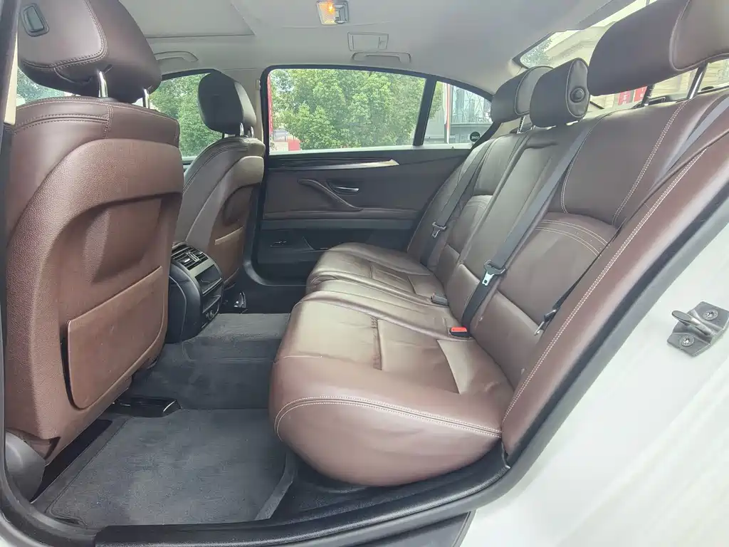 BMW 5 Series — миниатюра 20