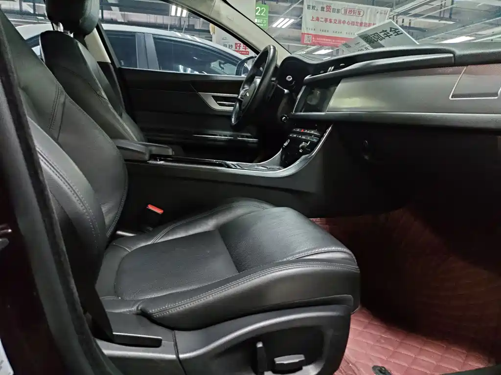 Jaguar XFL — миниатюра 11