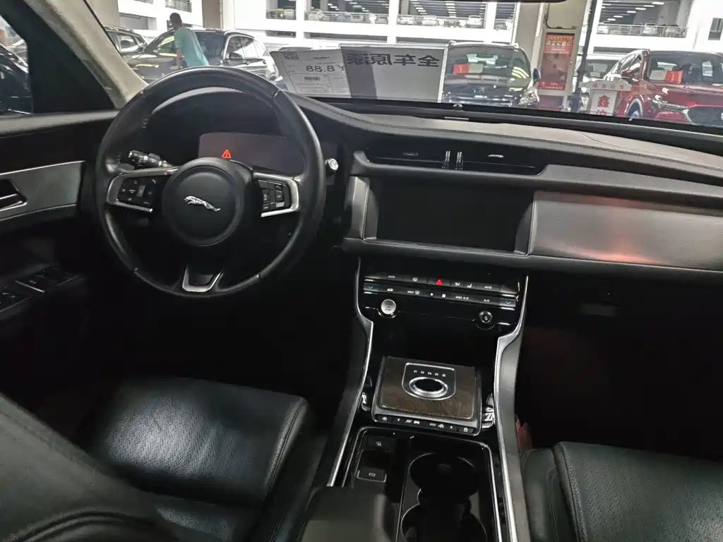 Jaguar XFL — миниатюра 14