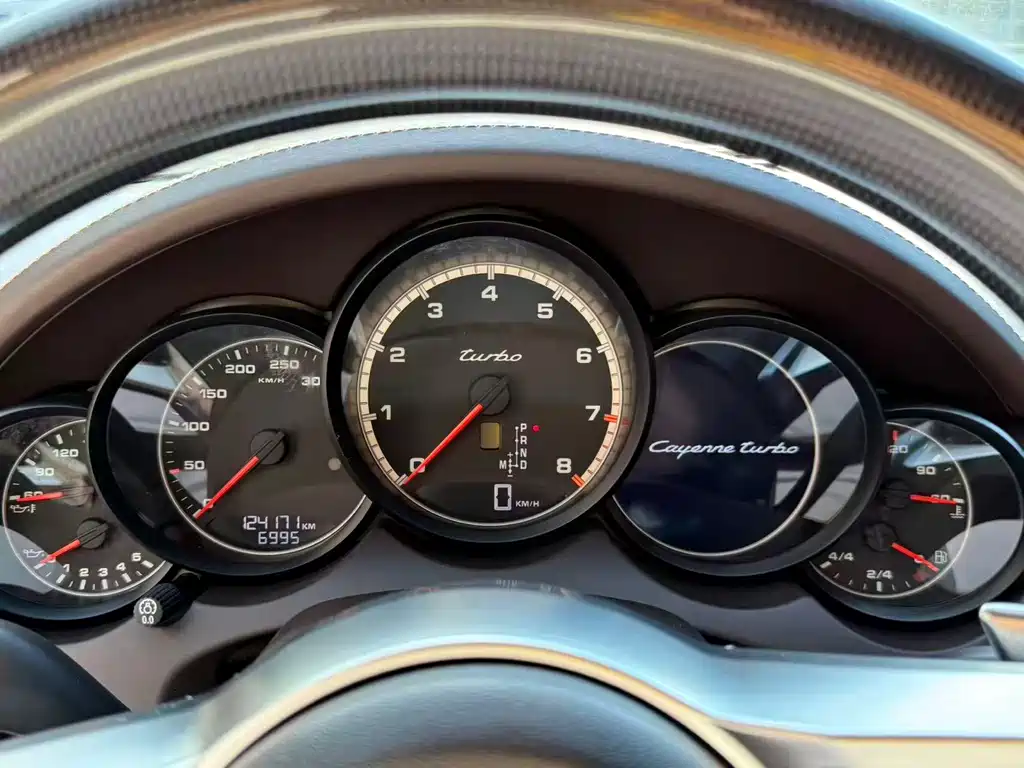 Porsche Cayenne — миниатюра 9