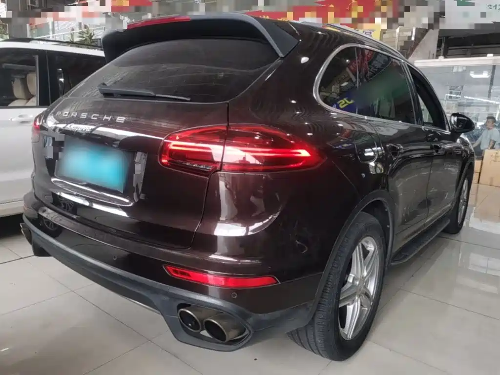 Porsche Cayenne — миниатюра 7