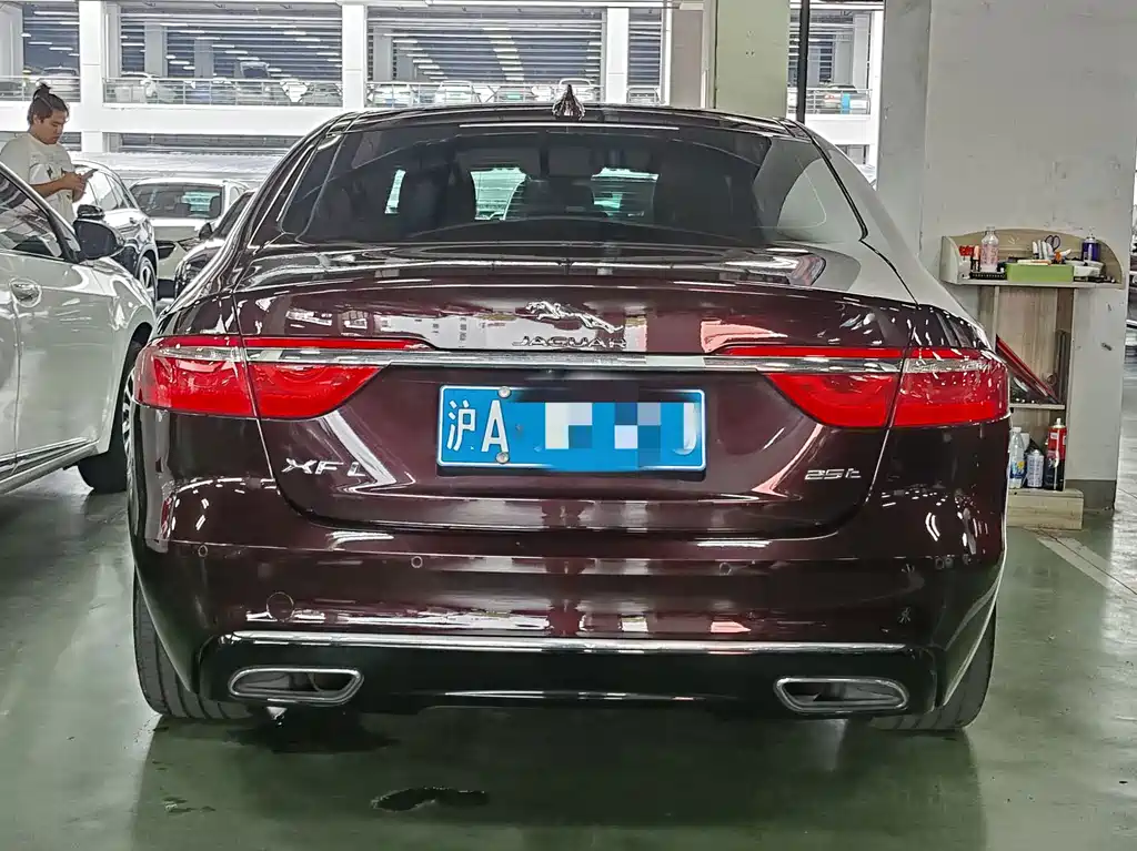 Jaguar XFL — миниатюра 3