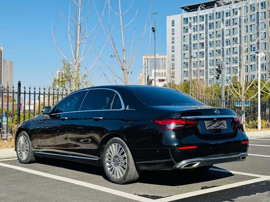 MERCEDES-BENZ E CLASS