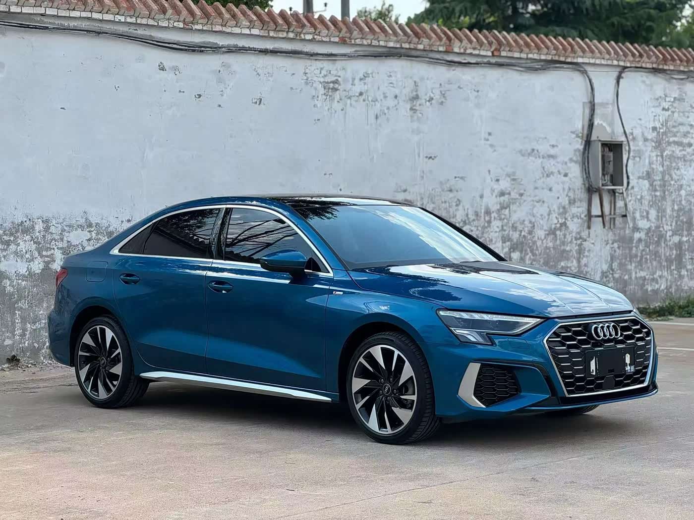 Audi A3 1.4 л 2022 г. Голубой, пробег 37700 км