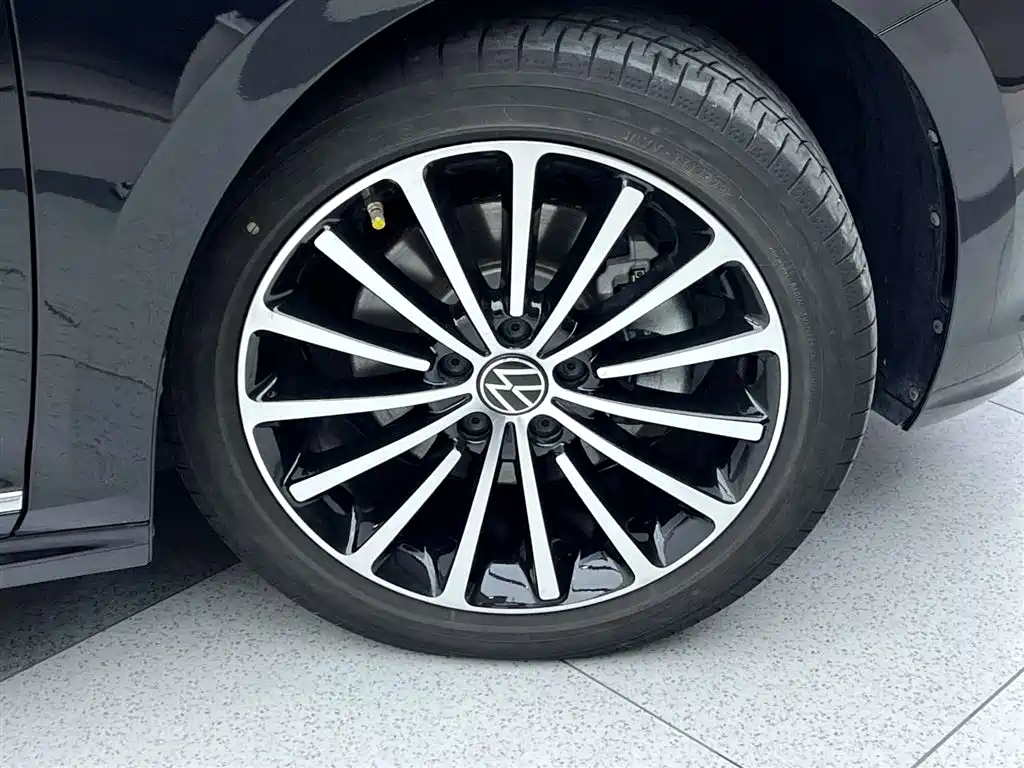 Volkswagen Passat 2026 380TSI