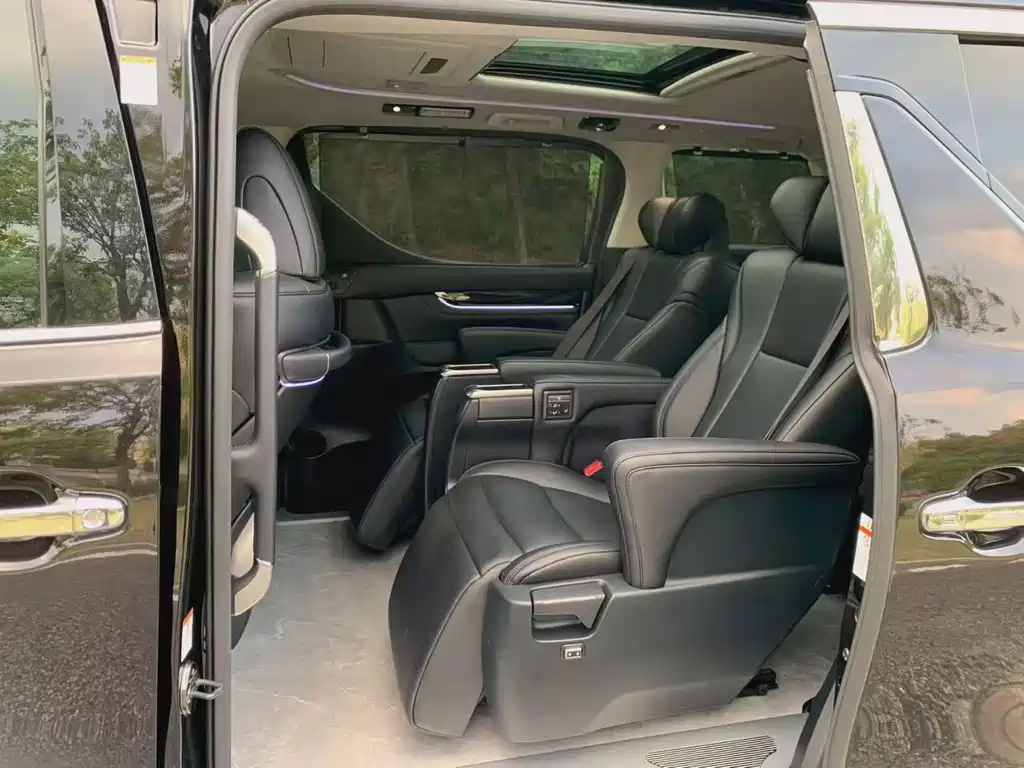 Toyota Vellfire — миниатюра 6