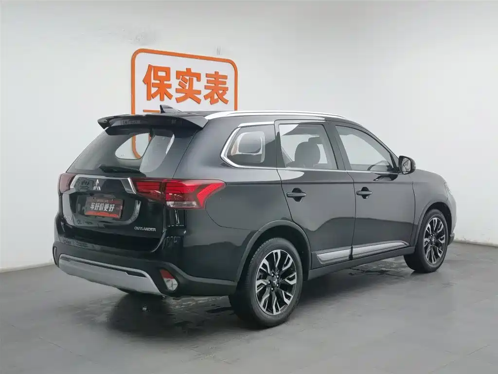 MITSUBISHI OUTLANDER