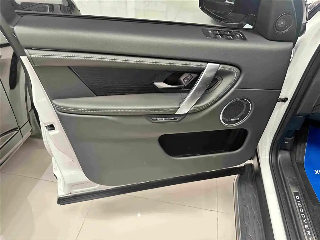 Land Rover Discovery Sport — миниатюра 6